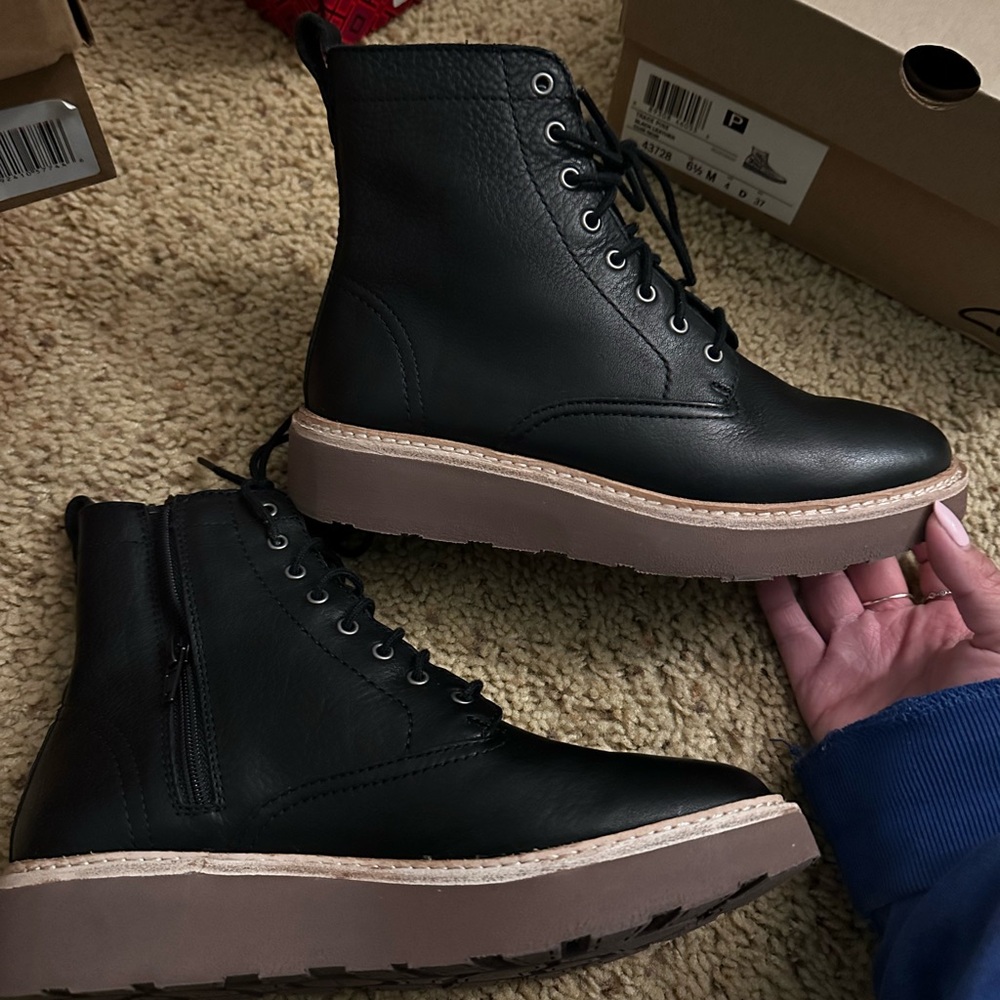 Black Leather Women's Boots Clark’s